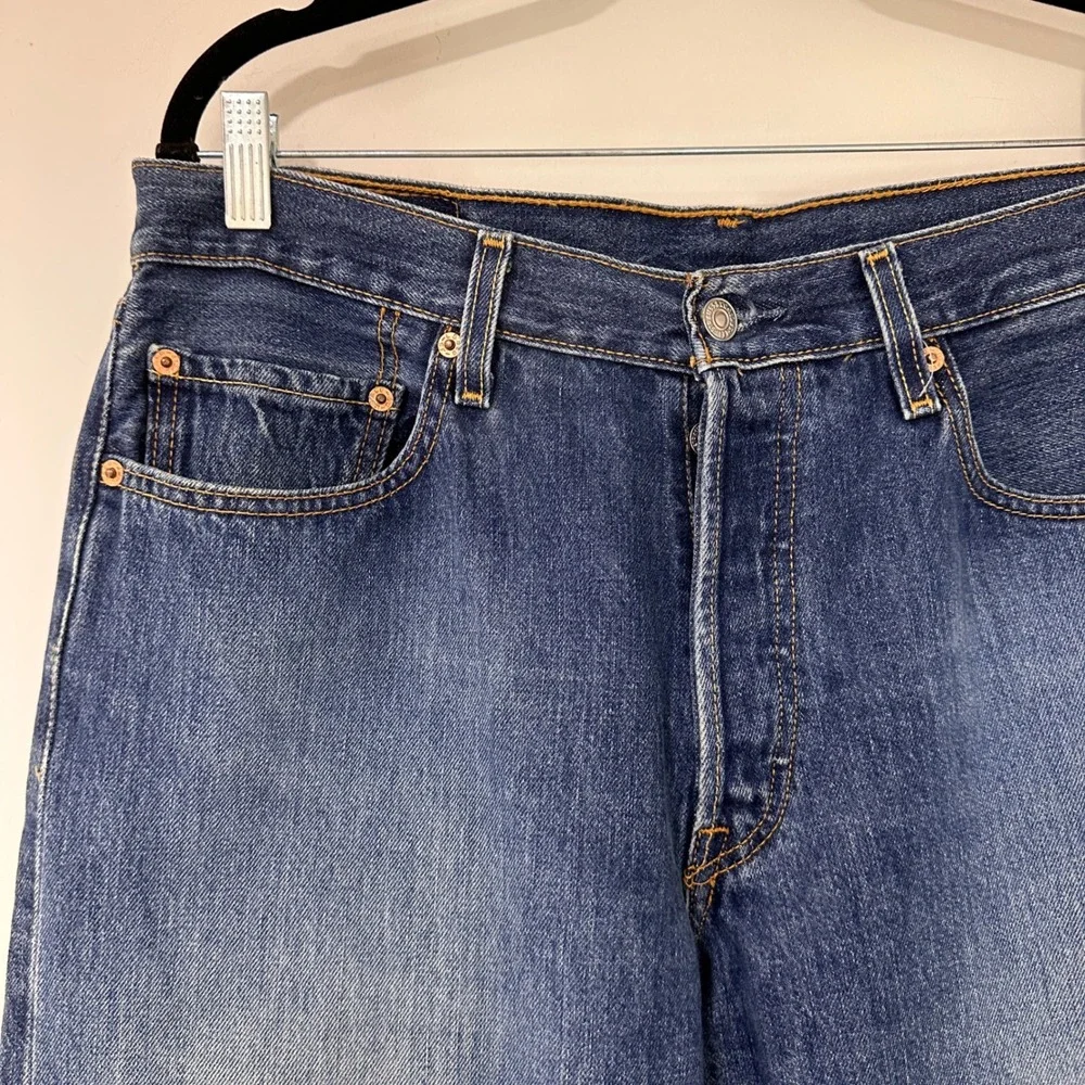 Levi's 501 Straight Leg Jeans Mens 34x34 Medium Wash Button Fly | Heritage Denim